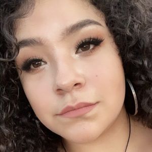 Meet your Posher, Melina